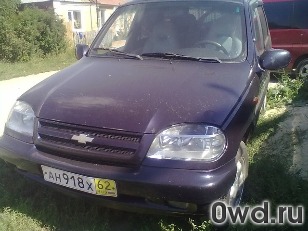 Битый автомобиль Chevrolet Niva