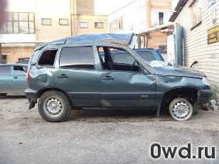 Битый автомобиль Chevrolet Niva