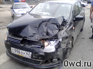 Битый автомобиль Volkswagen Polo